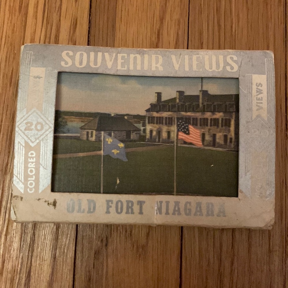 20 Colored Souvenir Views of Old Fort Niagara -Complete Set w Original Packaging